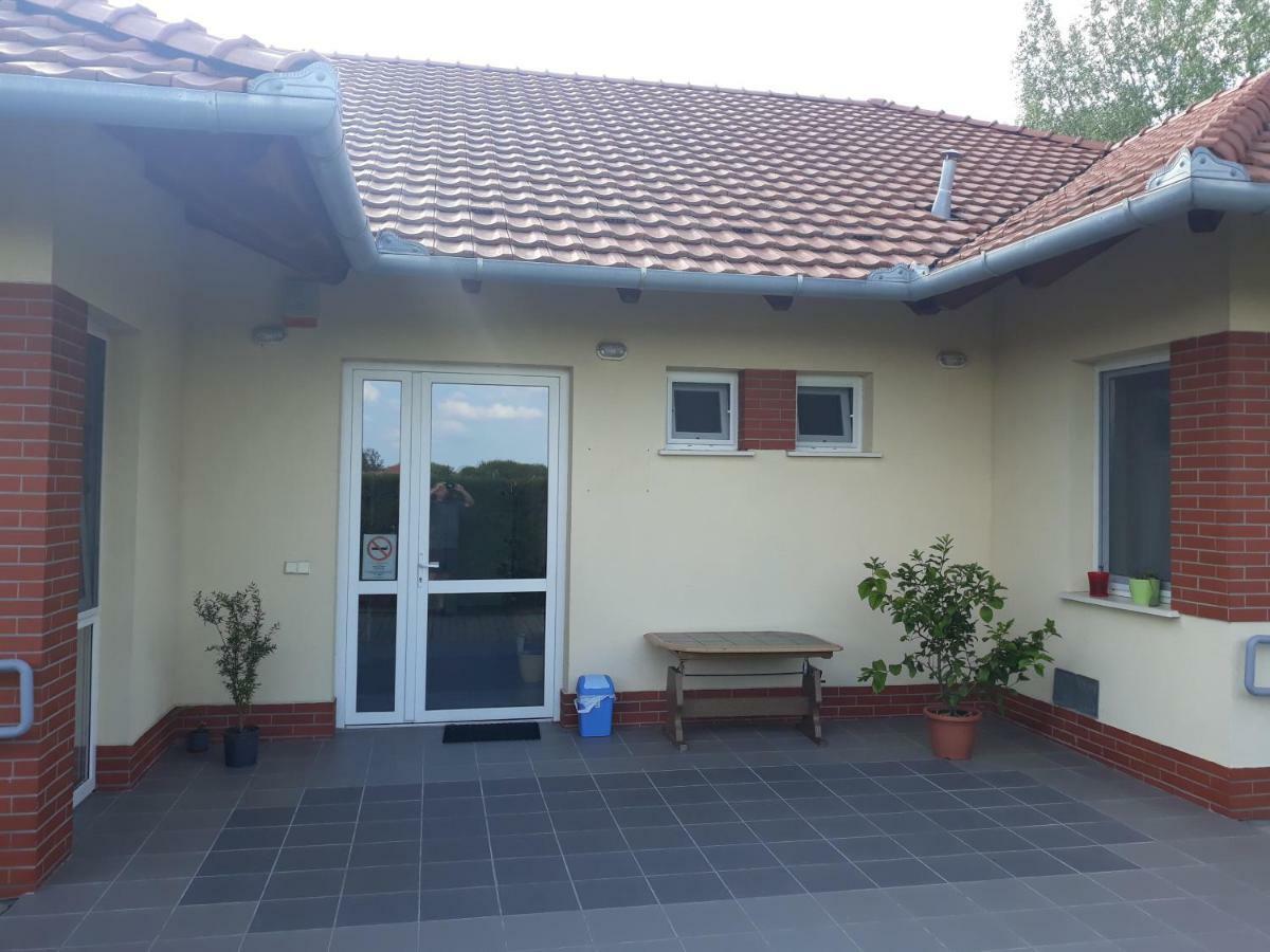 Bella Vendégház Mórahalom Esterno foto